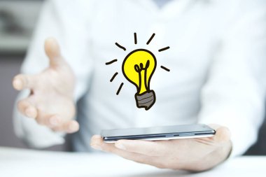 Elini ampul simgesi olan 