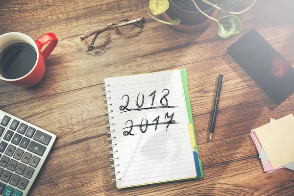 2018 year  on notepad on wood background — Stock Photo, Image