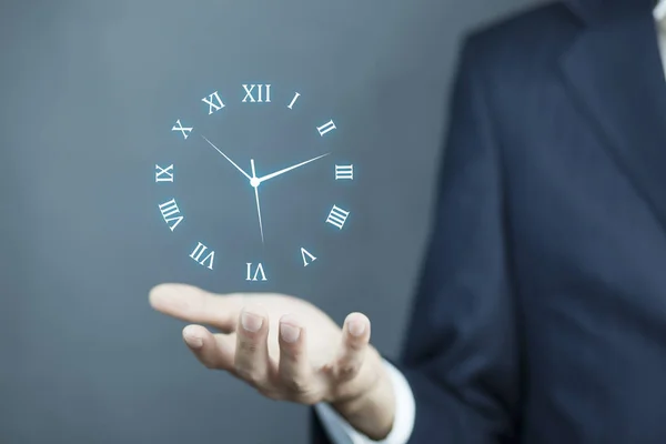 Reloj de mano hombre en pantallas — Foto de Stock