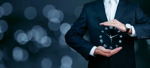 Businessman main presse horloge icône de bouton de temps — Photo