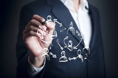 Yazılı ortaklık ekranda 