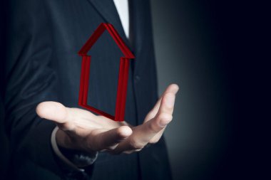 Ekranda iş adamı el evi modeli 