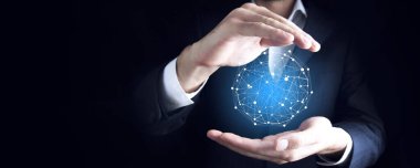 Sanal ekranda iş adamı el ağı