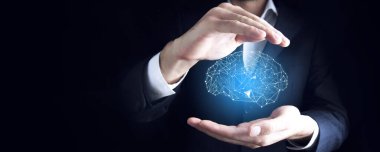 Ekranda iş adamı eli beyni