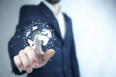 İnsan eliyle sanal küreyi ekranda tutuyor