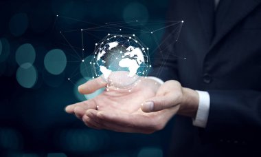 İnsan eliyle sanal küreyi ekranda tutuyor