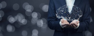 İş adamı ekranda dijital beyin çiziyor