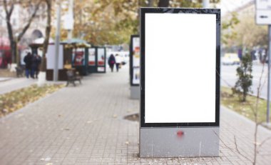 Billboard, afiş, boş, beyaz bir otobüs durağında