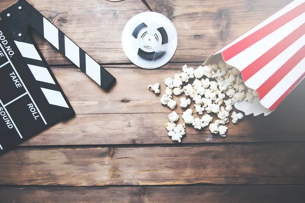 Film Camera Chalkboard Movie Camera Popcorn Wooden Table — Stock Photo, Image