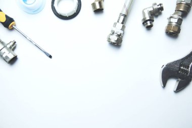 Tamirci Teçhizatı - masadaki farklı araçlar