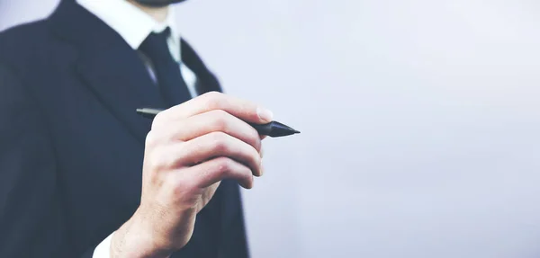 Jovem Empresário Mão Caneta Desenho Tela — Fotografia de Stock