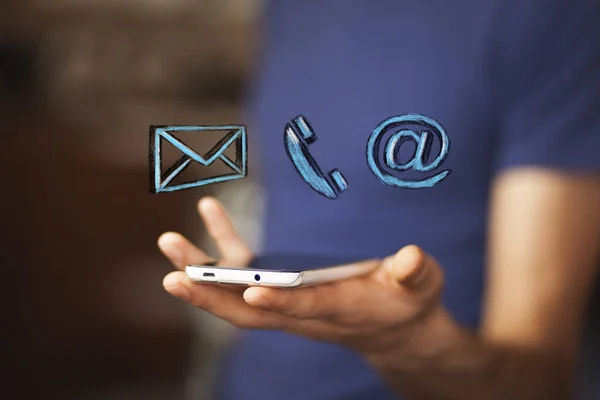 Mann Benutzt Ein Mobiltelefon Während Eine Wolke Von Kontaktsymbolen Einem — Stockfoto