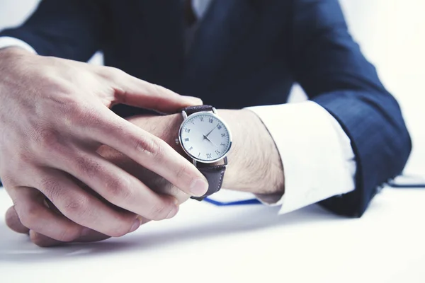 Hombre Mano Elegante Reloj — Foto de Stock