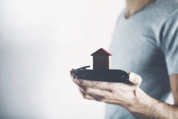 Man Holding House Model Wallet — Stock Photo, Image