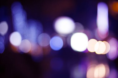 Bulanık sahne ışıkları Tatilde bir rock konseri