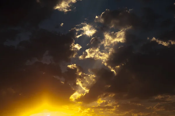 Abstrakter Schöner Und Gelber Sonnenaufgangshimmel — Stockfoto