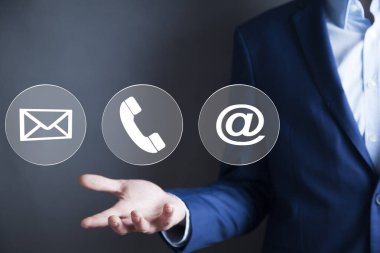 Telefon, posta ve e-posta iletişim bilgileri için iş adamı el simgeleri