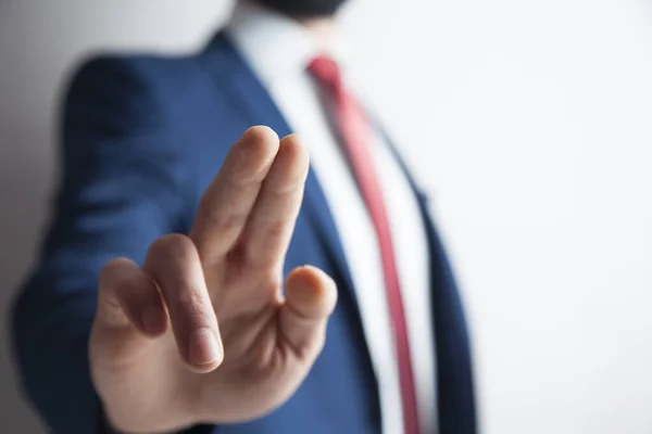 Joven Hombre Negocios Haciendo Clic Pantalla Táctil — Foto de Stock