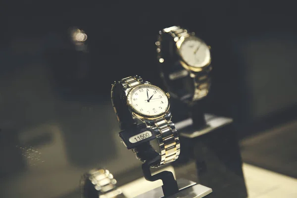 Montres Bracelets Dans Magasin Luxe — Photo