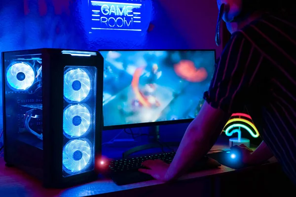 Jonge Gamer Spelen Online Het Beste Spel Voor Computer Nieuwe — Stockfoto