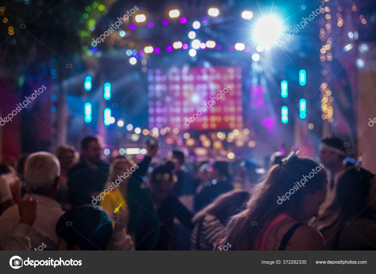 Partido Do Estudante No Clube Foto de Stock - Imagem de noite, moda:  87425684