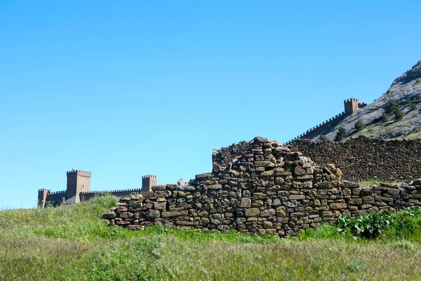 Medieval fortress, ruins — Stock Photo, Image