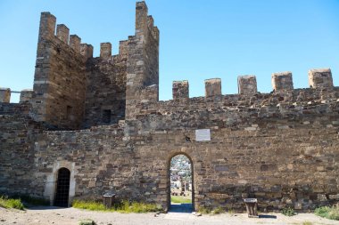 Kapı Kulesi ile Ortaçağ taş castle