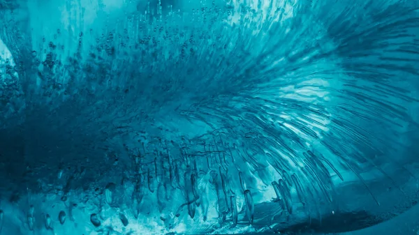 空气气泡结冰 蓝色冰块结冰 冰在融化 — 图库照片