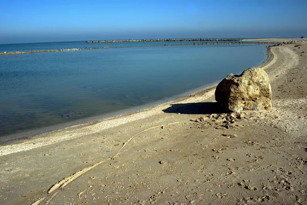 Big stone on the beach of the Sea of Azov — Stock Photo, Image