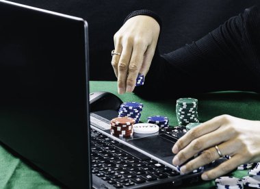 Bilgisayardan online poker oyunu oynamak