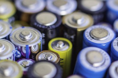 Tükenmiş renkli akülerin makrosu. Yaratıcı arka plan geri dönüşüm süreci kavramı.