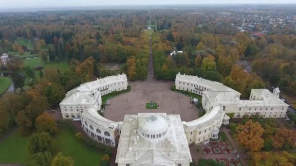 Palácio Redondo Branco Cidade Pavlovsk Fundo Floresta Outono — Vídeo de Stock