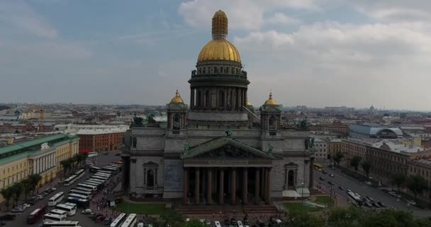 晴れた日にサンクトペテルブルクの聖イサク大聖堂のトップビュー — ストック動画