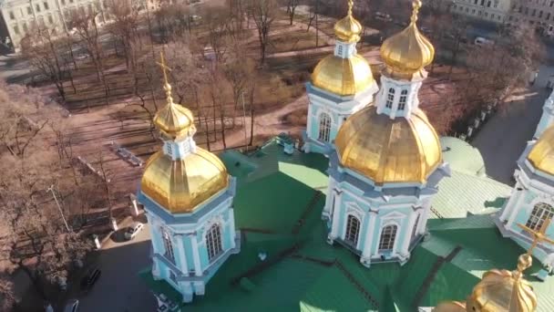 Videofelvétel Orosz Templomok Kupolák Építészeti Emlékek Drónjáról Egy Napsütéses Napon — Stock videók