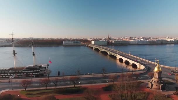 Güneşli Bir Günde Petersburg Klasik Mimarisinin Insansız Hava Aracı Görüntüsünden — Stok video