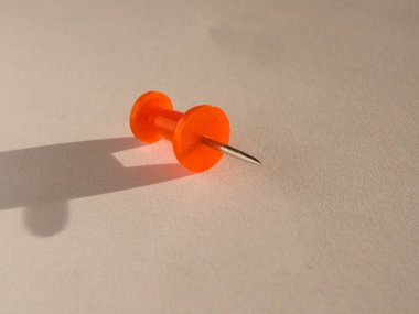 ofis kullanımı için yer tutucu renkli pin