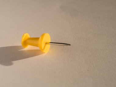 ofis kullanımı için yer tutucu renkli pin