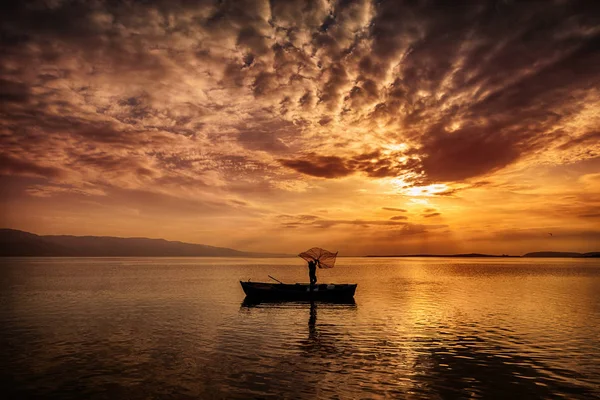 Pescador Que Trabaja Famoso Lago Uluabat Golyazi Bursa Turquía — Foto de Stock