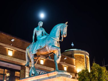 Coventry Şehir Merkezi, Midlands, İngiltere 'deki Lady Godiva Heykeli Gece Fotoğrafı