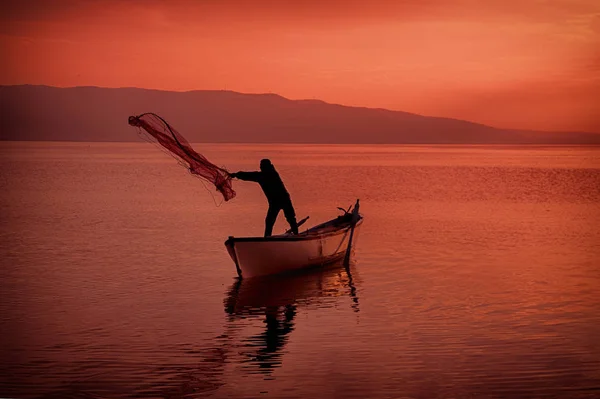 Bursa Nın Golyazi Kentindeki Uluabat Taki Ünlü Gölde Çalışan Balıkçı — Stok fotoğraf