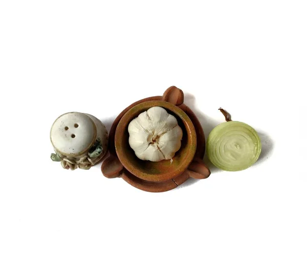 Cabeza de ajo y cebolla sobre fondo blanco —  Fotos de Stock