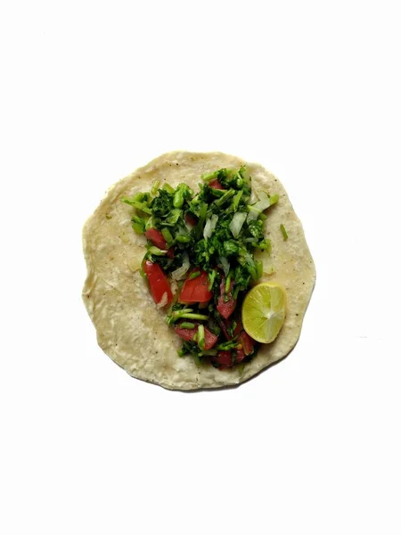 Deliciosos tacos veganos sobre fondo blanco. comida vegana — Foto de Stock