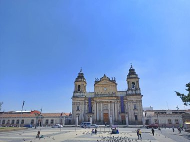 Güneşli bir günde Guatemala Metropolitan Katedrali