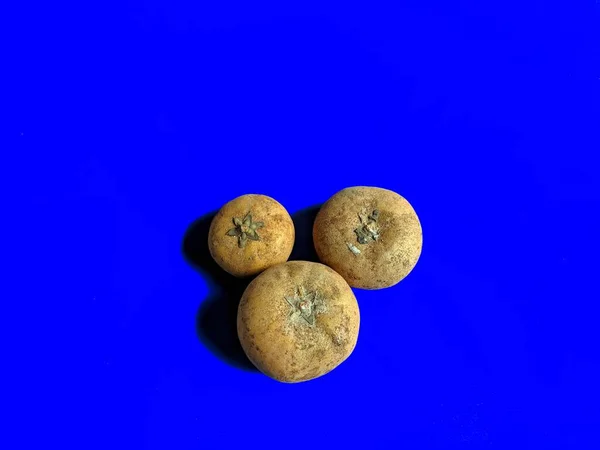 Manilkara Zapota Chicozapote 蓝色背景 危地马拉的典型水果 — 图库照片