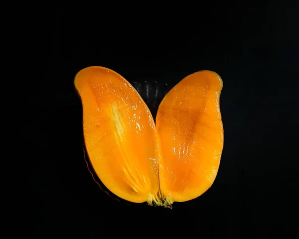 Mango Félbevágta Fekete Hátteret Guatemala Tipikus Gyümölcse — Stock Fotó
