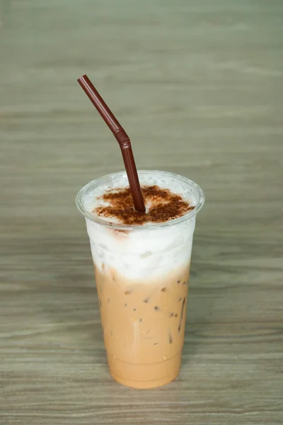 Kahve tozlu buzlu sütlü kahve.