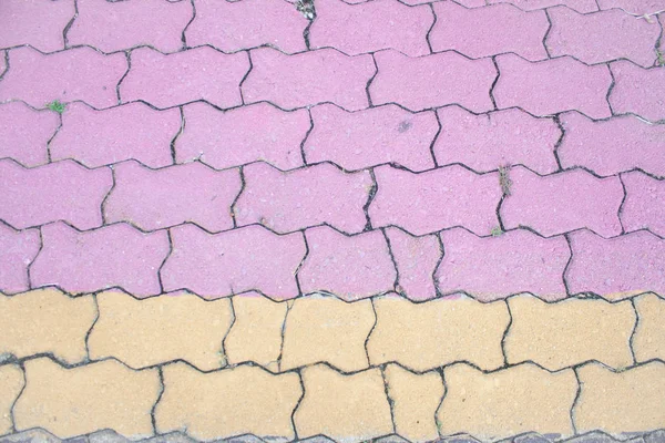 Renkli boya yolu beton bloklar