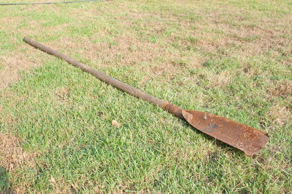 Çimlere kürek çek