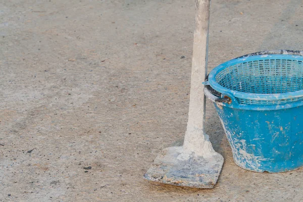İnşaat mavi kova ve çapa