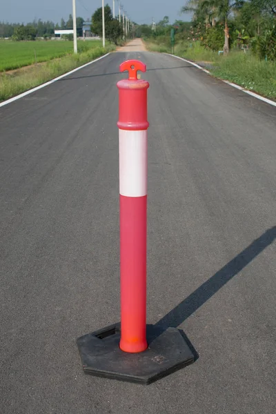 Cono Traffico Colore Rosso Sulla Strada — Foto Stock